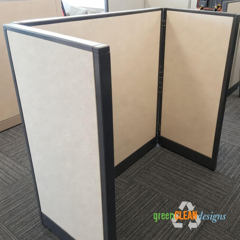 Portable folding office workstation panels open in V configuration without worksurface